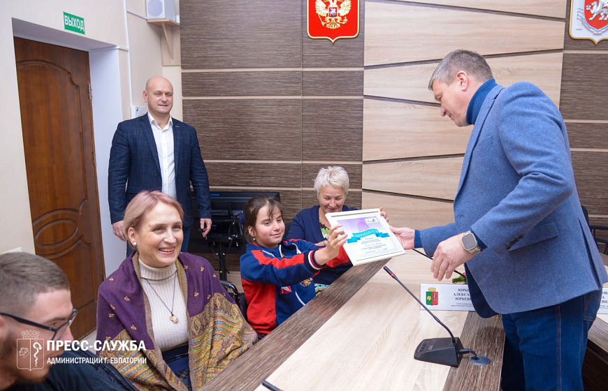В Евпатории чествовали участников ежегодной премии «Преград нет!»